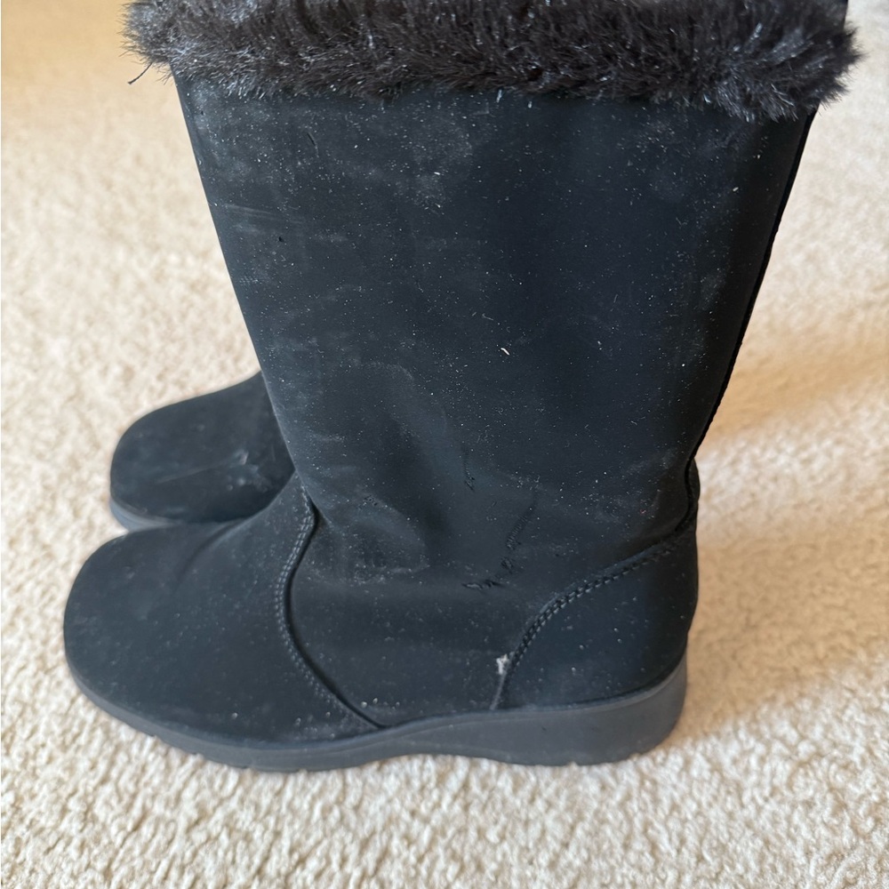 Black Khombu Slip-On Boots - size 6